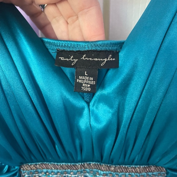 A mini short evening gown :) - Picture 2 of 2